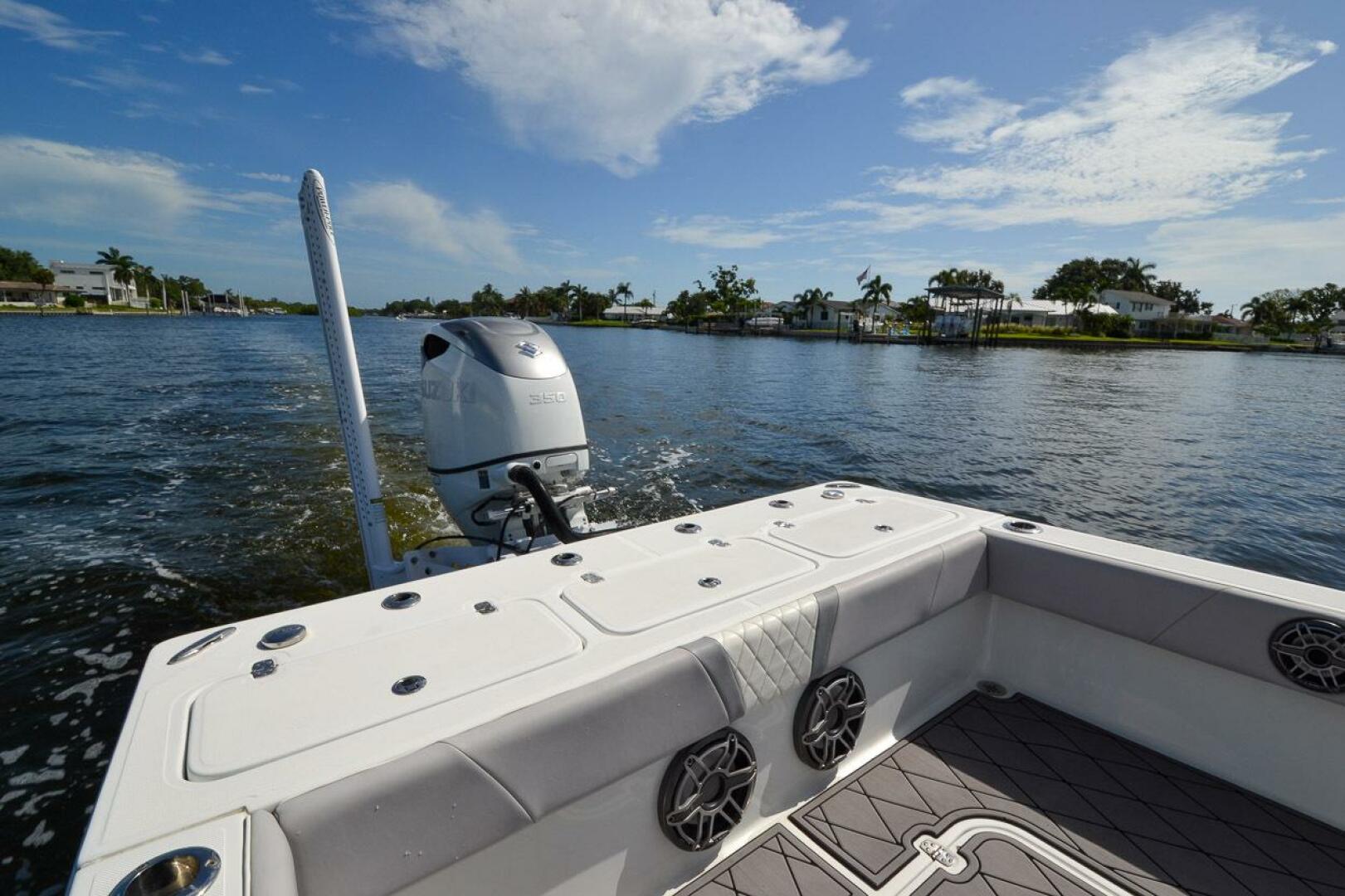 Slide: The Image of Canyon Bay 28 H 2020 - 5492307