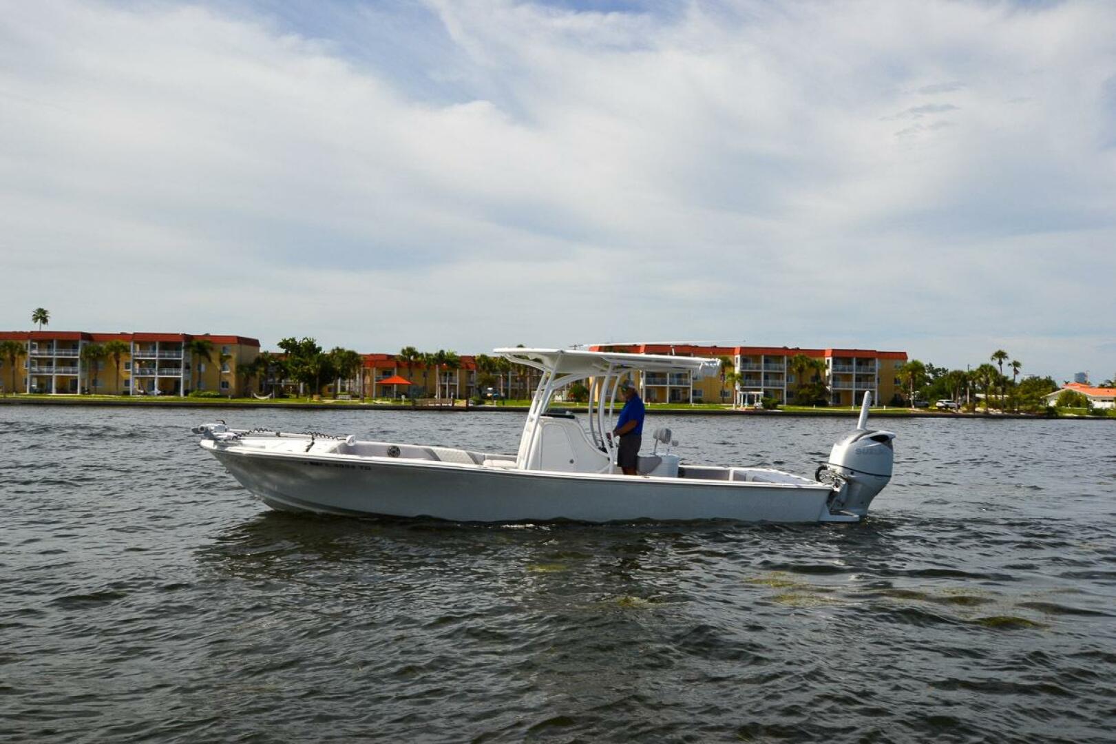 Slide: The Image of Canyon Bay 28 H 2020 - 5492320