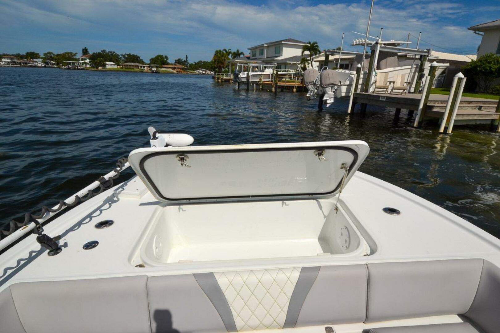 Slide: The Image of Canyon Bay 28 H 2020 - 5492328