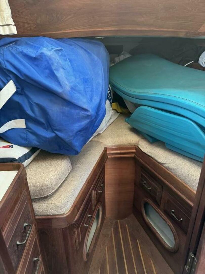 Slide: The Image of Cape Dory 31 1984 - 5317984