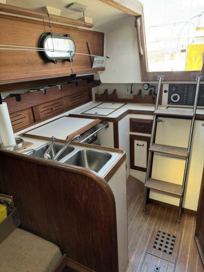 Slide: The Image of Cape Dory 31 1984 - 5317987