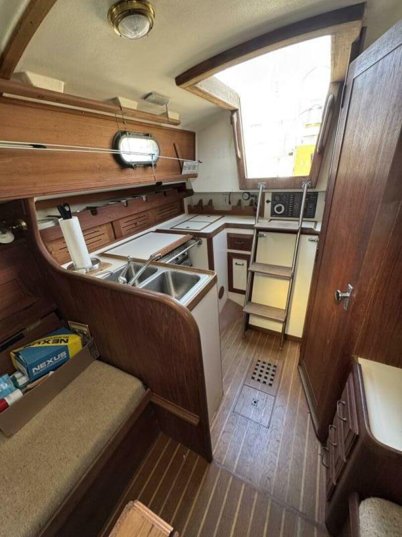 Slide: The Image of Cape Dory 31 1984 - 5317988