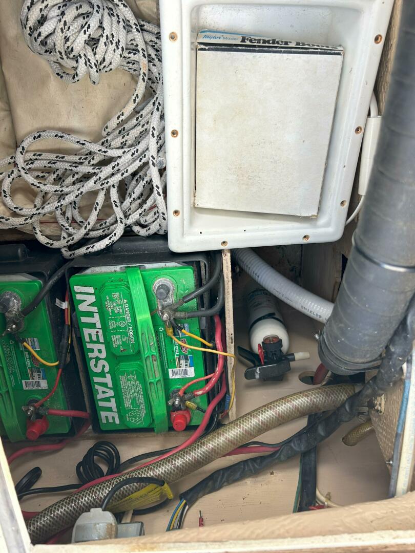 Slide: The Image of 1983 Cape Dory 28 Batteries - 5082403