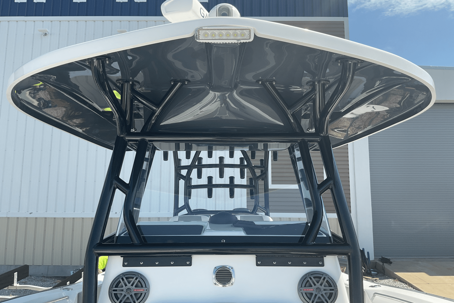 Slide: The Image of Cape Horn 32 XS 2018 - 11