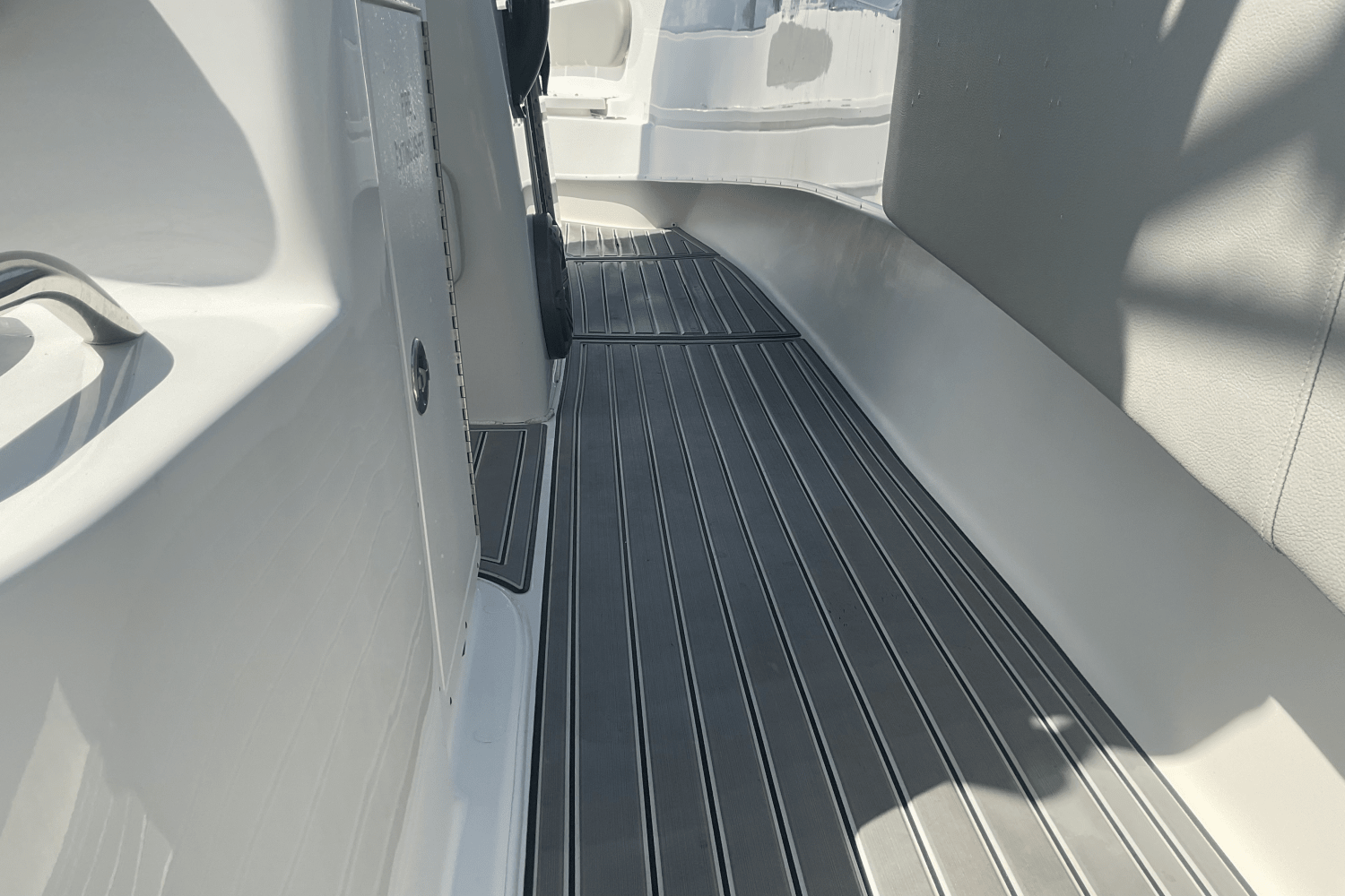 Slide: The Image of Cape Horn 32 XS 2018 - 16