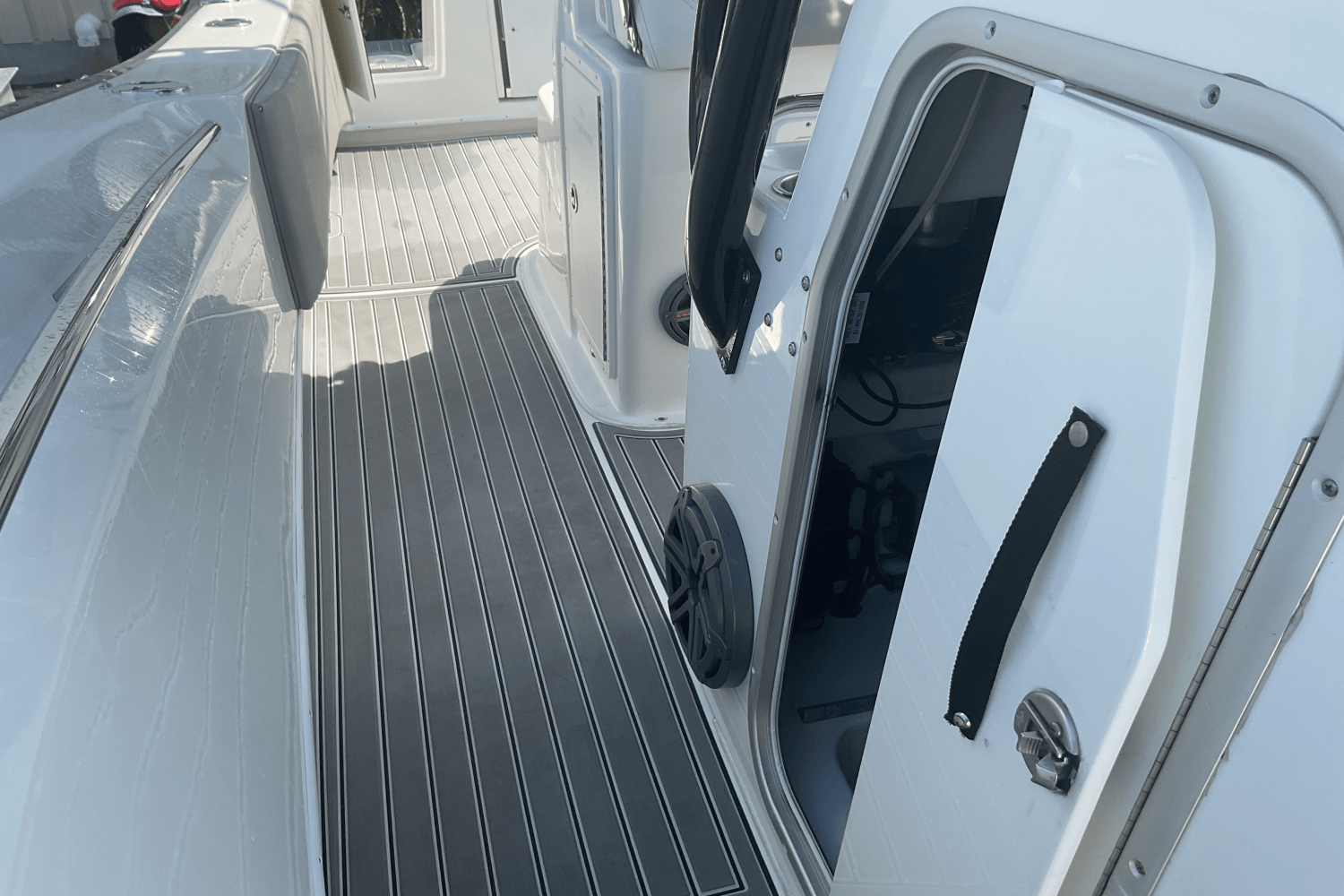 Slide: The Image of Cape Horn 32 XS 2018 - 17