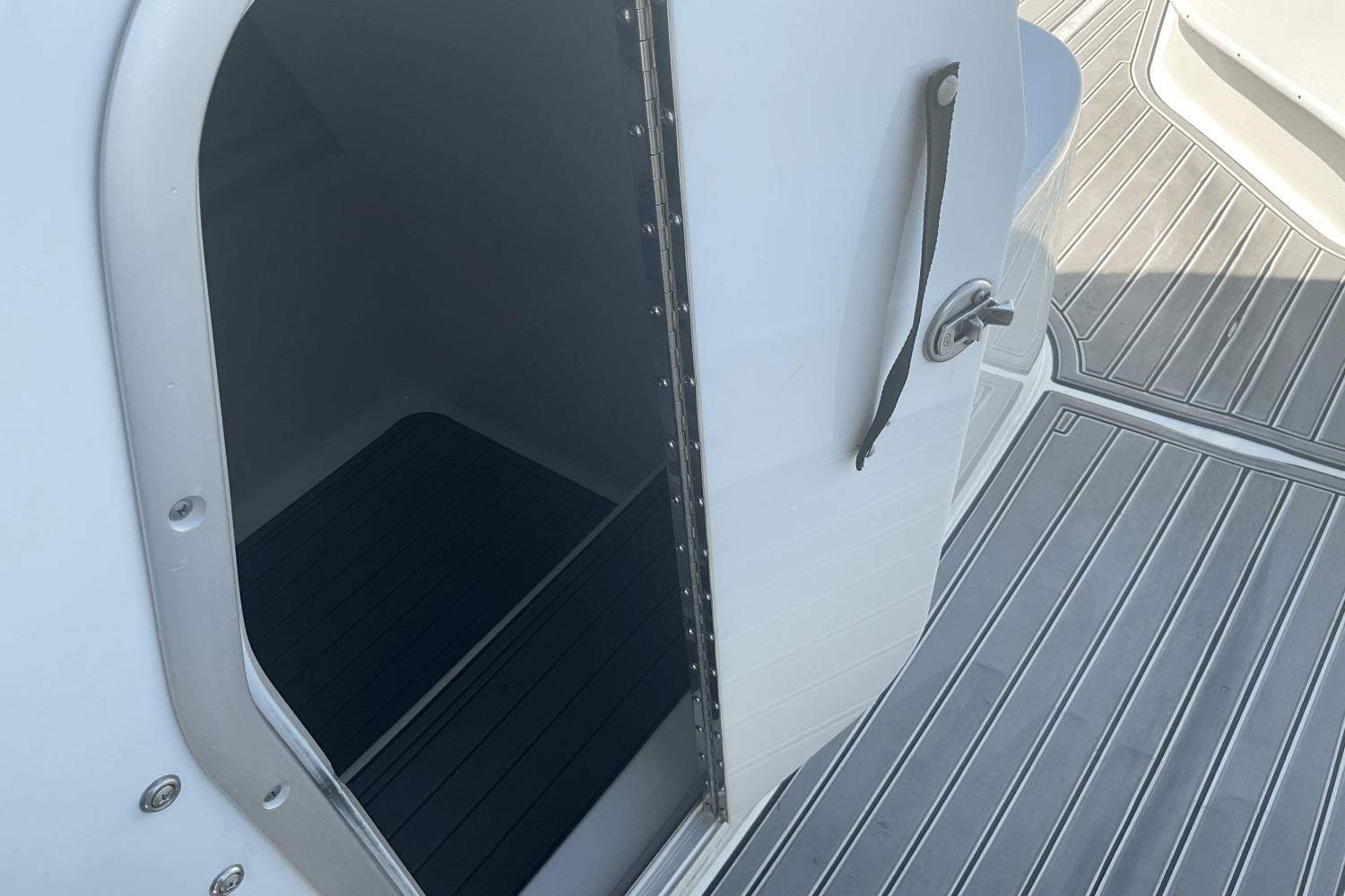 Slide: The Image of Cape Horn 32 XS 2018 - 18