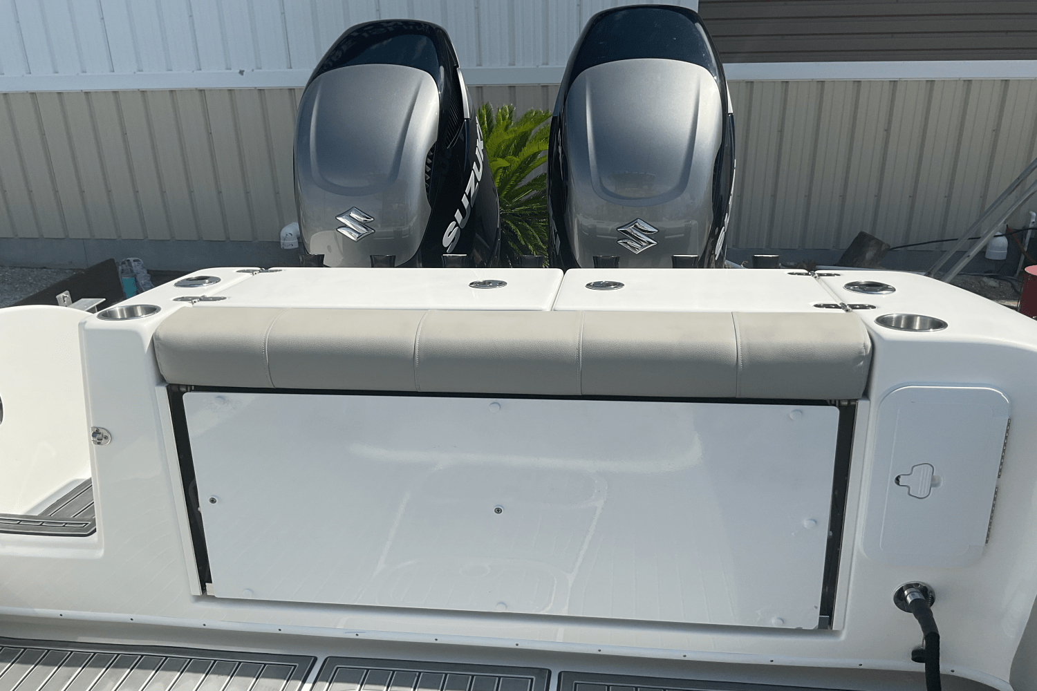 Slide: The Image of Cape Horn 32 XS 2018 - 2