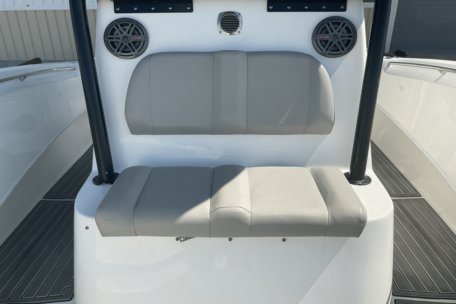 Slide: The Image of Cape Horn 32 XS 2018 - 20