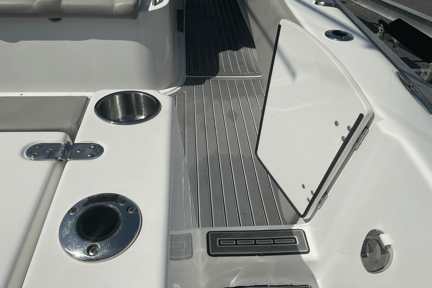 Slide: The Image of Cape Horn 32 XS 2018 - 4