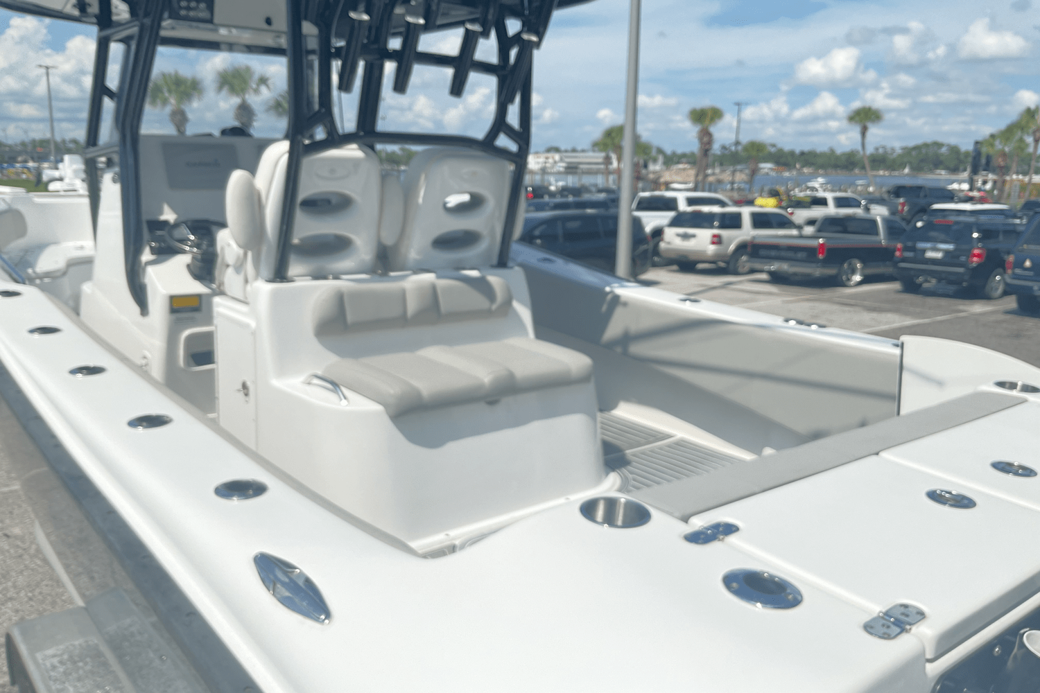 Slide: The Image of Cape Horn 32 XS 2018 - 6