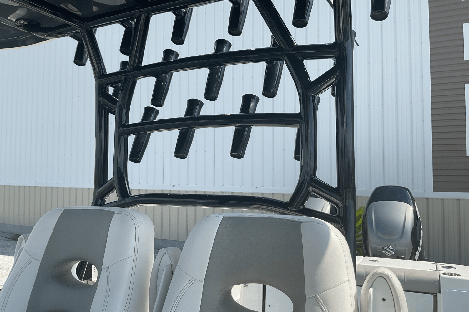 Slide: The Image of Cape Horn 32 XS 2018 - 8