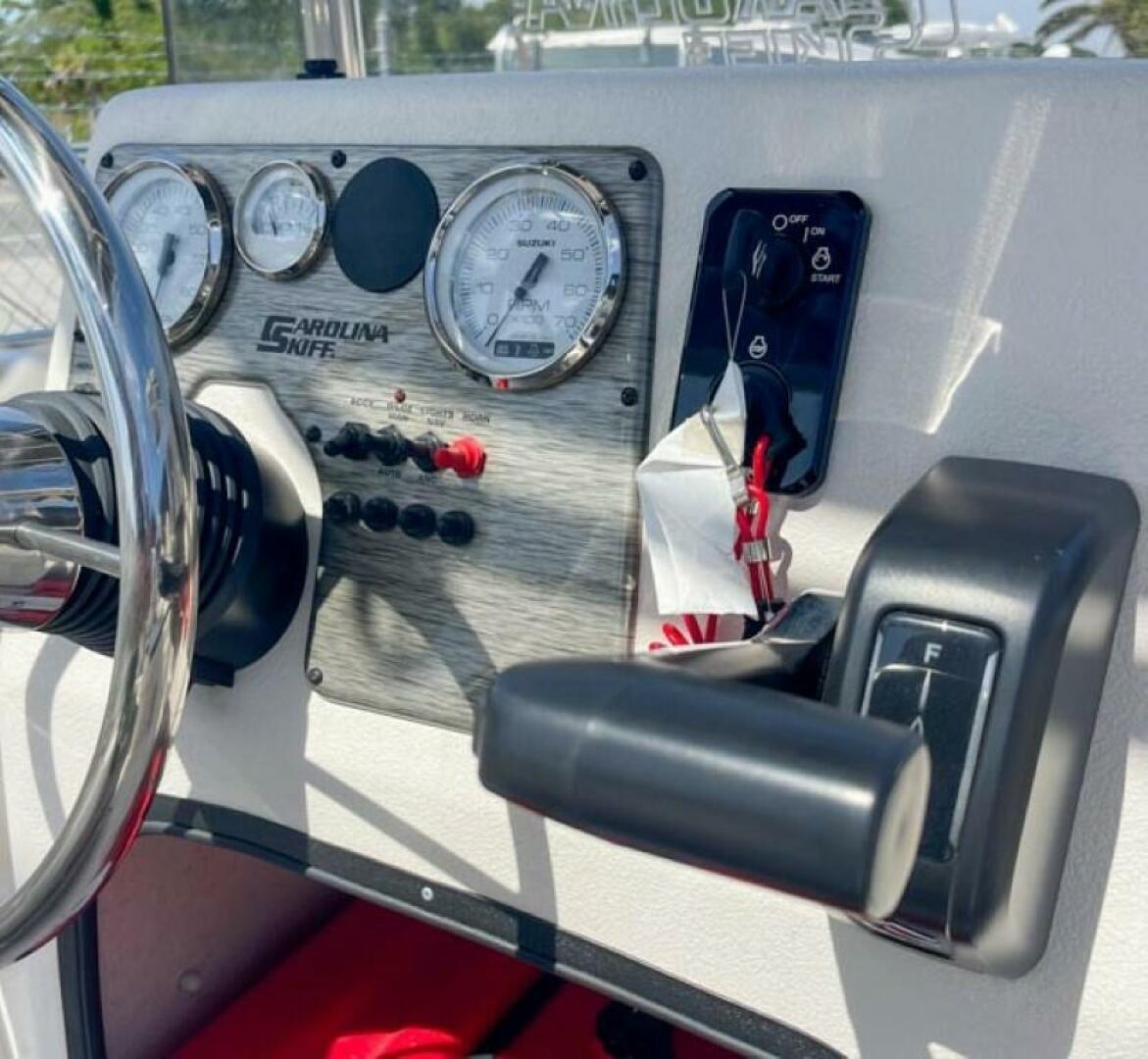 Slide: The Image of Carolina E24 DLX CC 2024 - 4658319