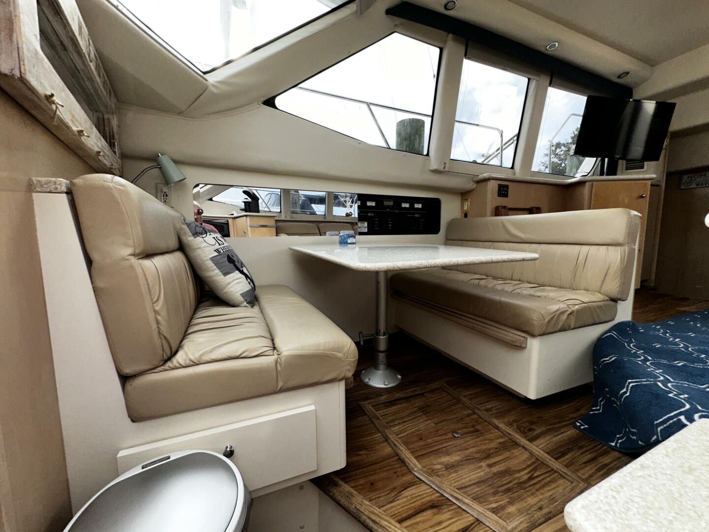 Slide: The Image of Dinette / sleeper - 4551932