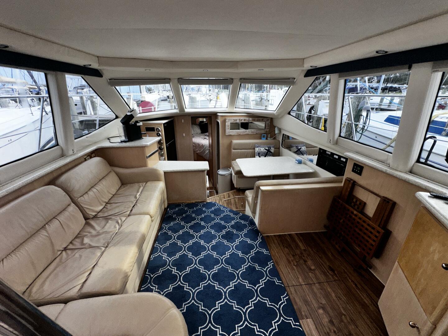 Slide: The Image of Salon facing forward - 4551935