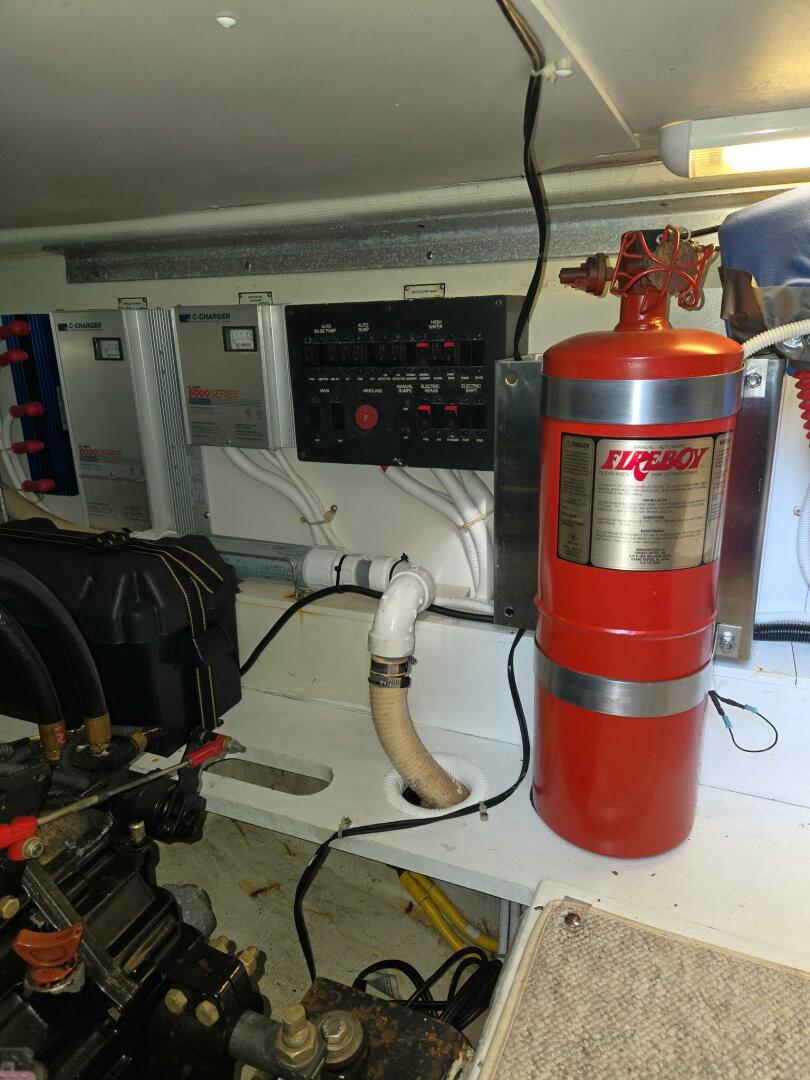 Slide: The Image of Carver 360 Sport Sedan 2003 - 5219184