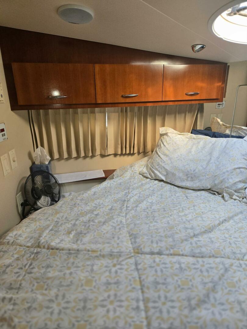 Slide: The Image of Carver 360 Sport Sedan 2003 - 5348899