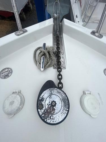 Slide: The Image of Anchor chain and rope on the deck of a 2006 Carver 36 Mariner boat. - 10