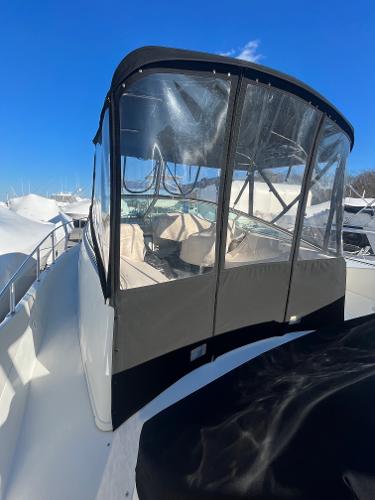 Slide: The Image of 2006 Carver 36 Mariner boat with enclosed flybridge on a sunny day. - 46