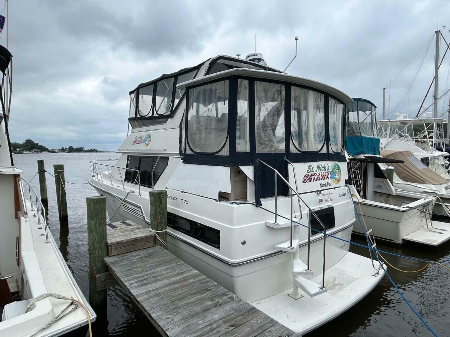 Slide: The Image of Carver 370 Aft Cabin 1995 - 4543514