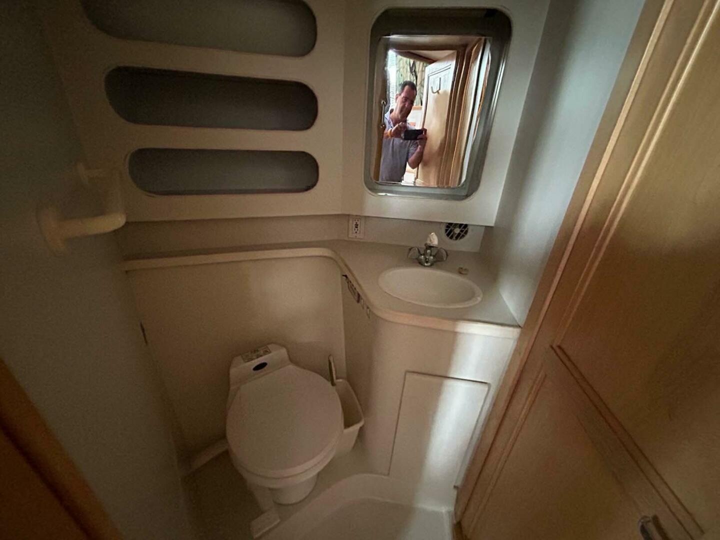 Slide: The Image of Carver 370 Aft Cabin 1995 - 4543540