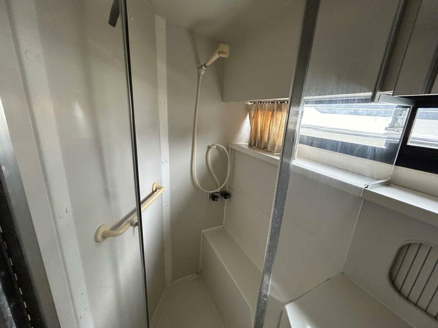 Slide: The Image of Carver 370 Aft Cabin 1995 - 4543542