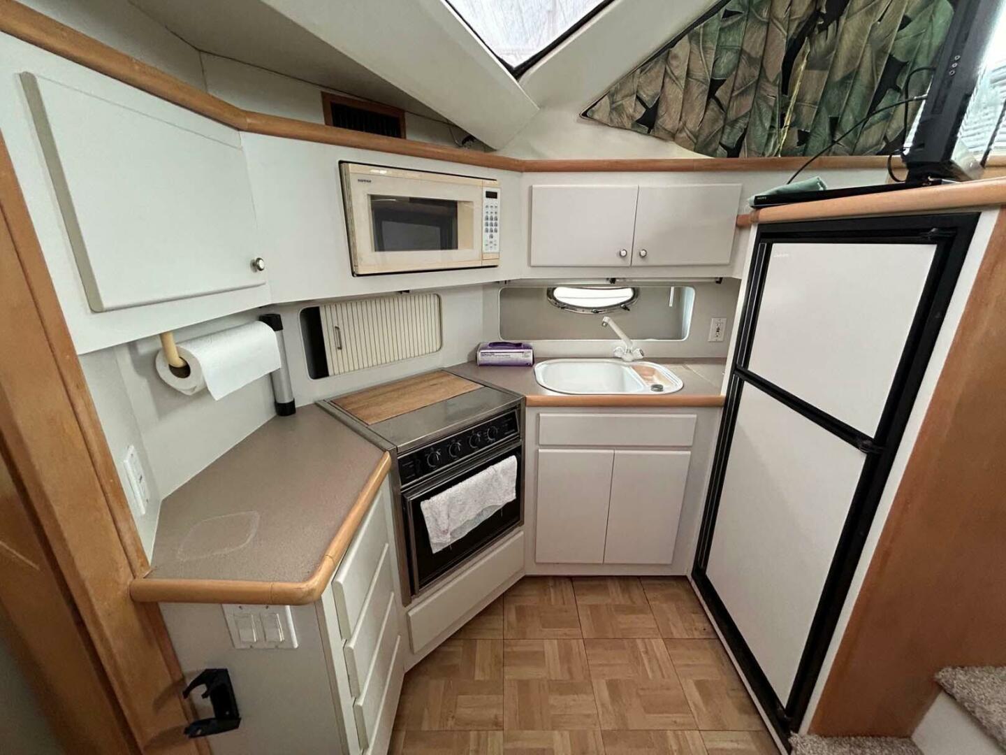 Slide: The Image of Carver 370 Aft Cabin 1995 - 4543534