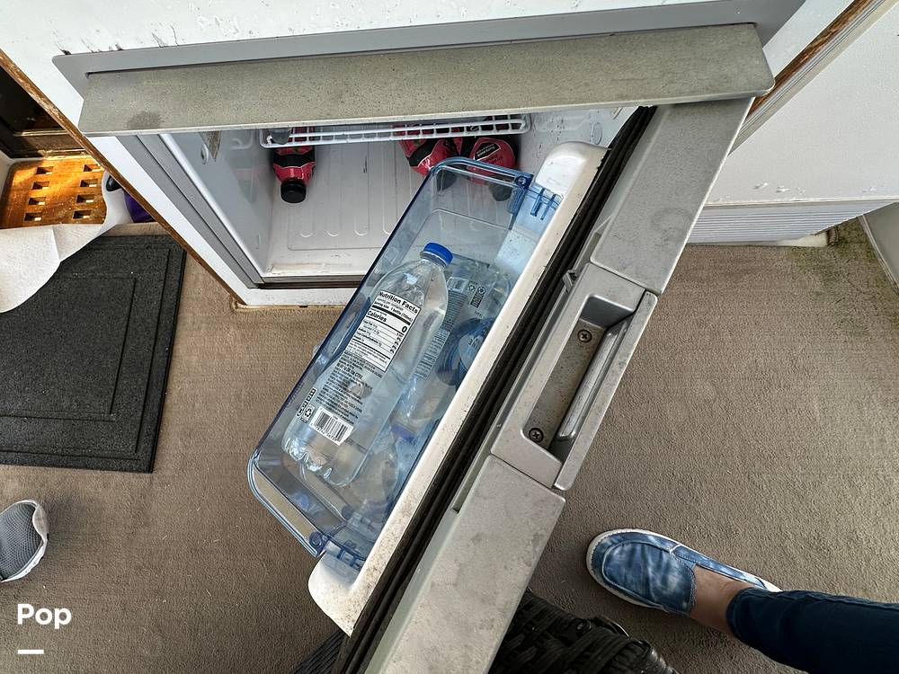 Slide: The Image of Fridge - Cockpit - 15368972