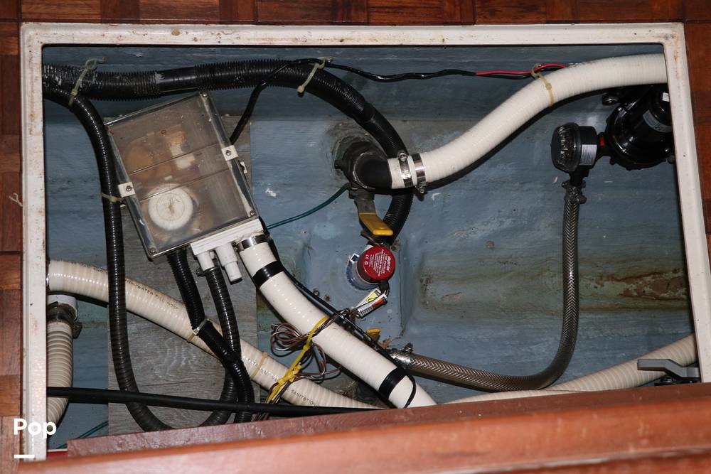 Slide: The Image of Carver 390 Aft Cabin 1994 - 14217211
