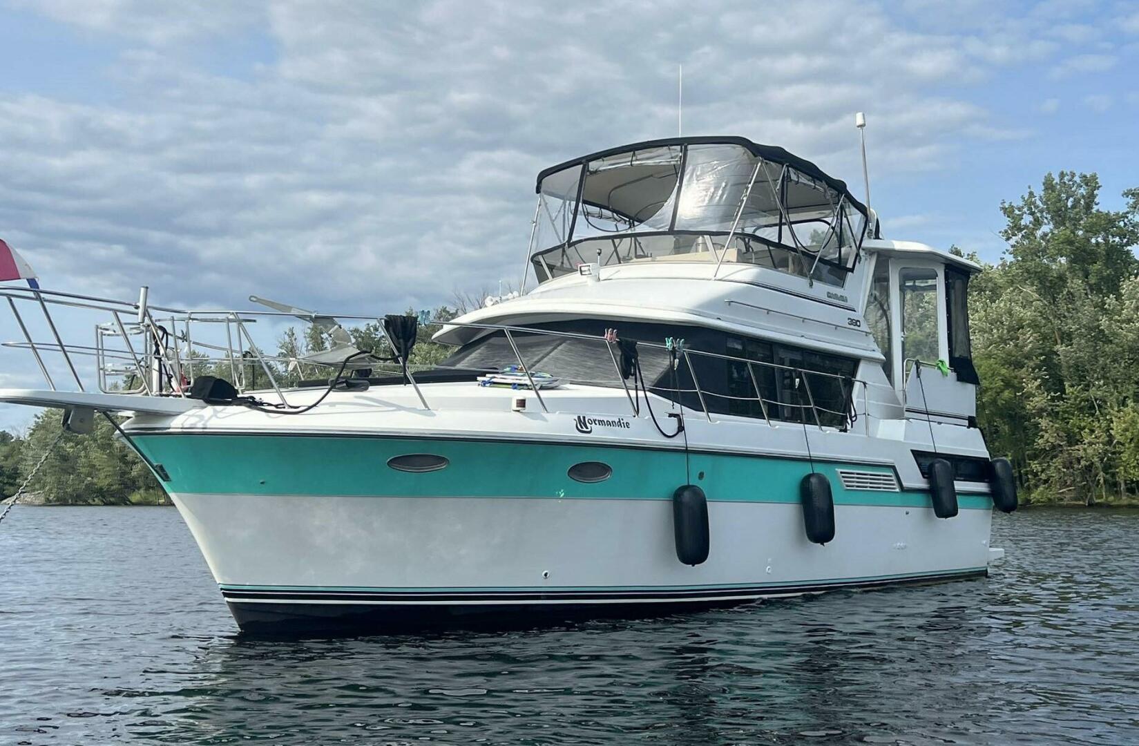 Slide: The Image of Carver 390 Aft Cabin Motoryacht 1993 - 4780837
