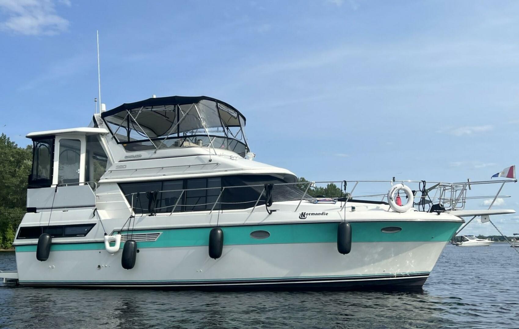 Slide: The Image of Carver 390 Aft Cabin Motoryacht 1993 - 4780838