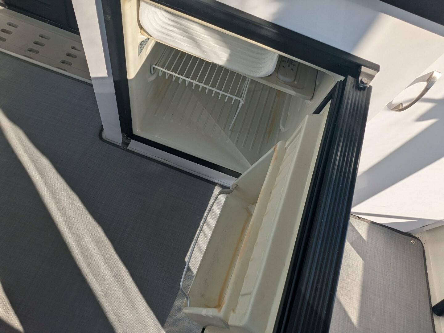 Slide: The Image of Carver 390 Aft Cabin Motoryacht 1993 - 4780848