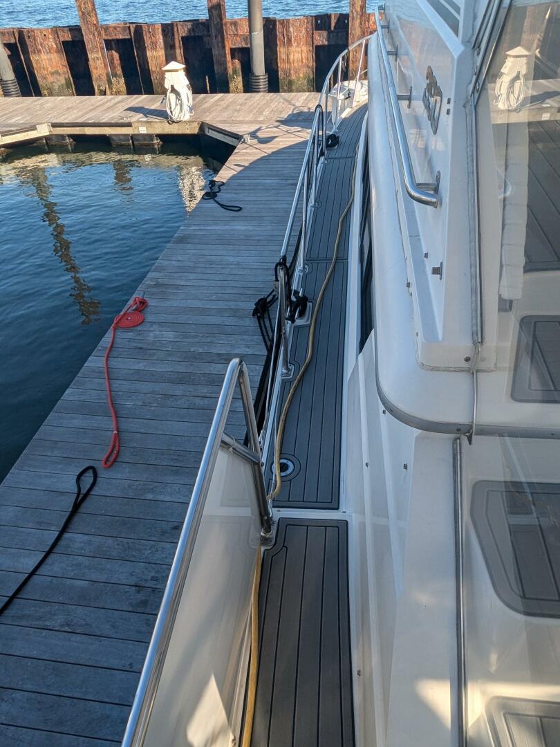 Slide: The Image of Carver 390 Aft Cabin Motoryacht 1993 - 4780852