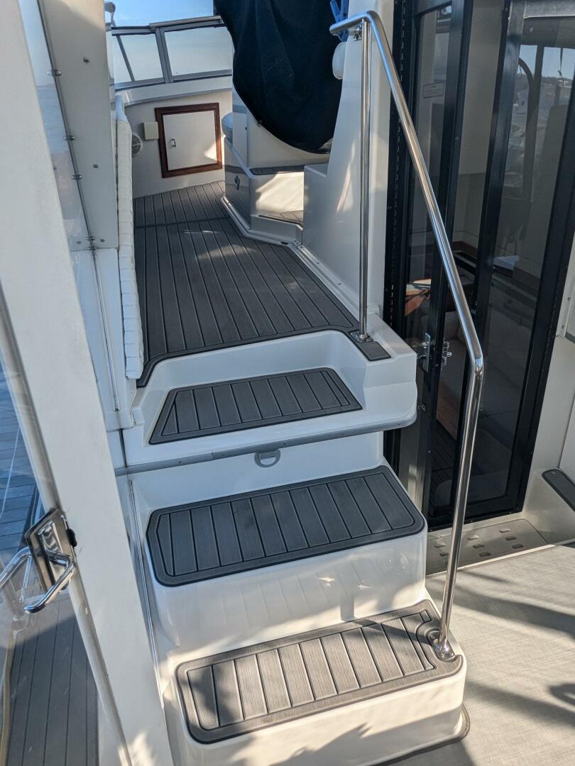Slide: The Image of Carver 390 Aft Cabin Motoryacht 1993 - 4780853