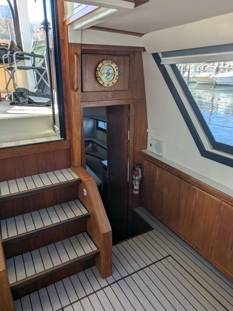 Slide: The Image of Carver 390 Aft Cabin Motoryacht 1993 - 4780872