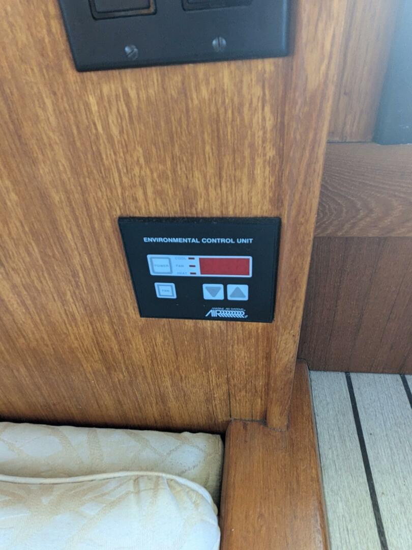 Slide: The Image of Carver 390 Aft Cabin Motoryacht 1993 - 4780875