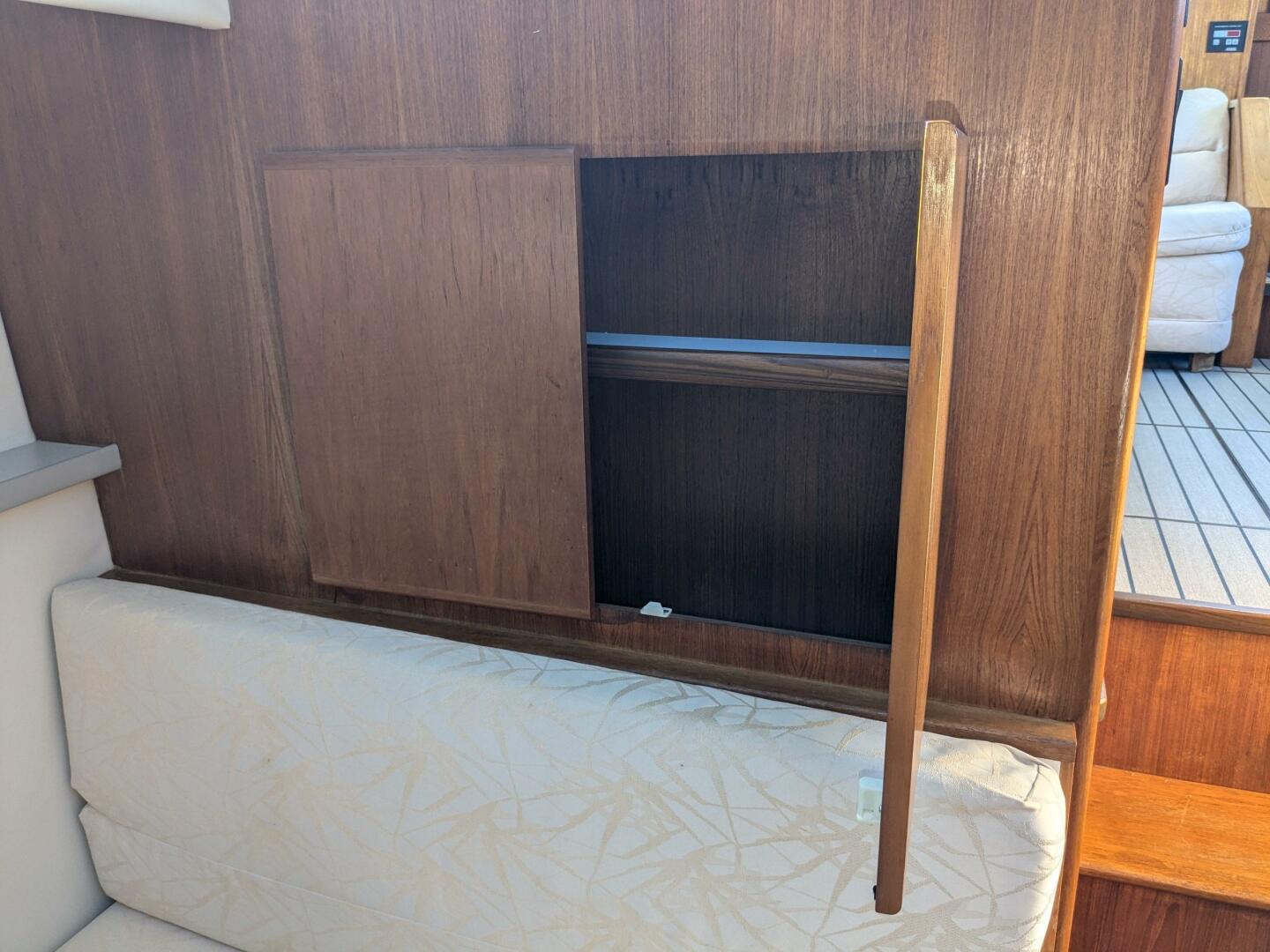 Slide: The Image of Carver 390 Aft Cabin Motoryacht 1993 - 4780889