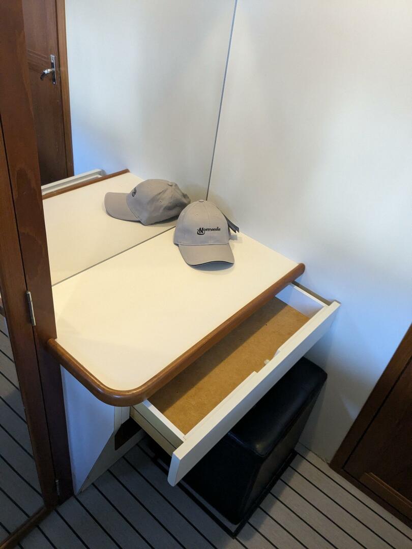 Slide: The Image of Carver 390 Aft Cabin Motoryacht 1993 - 4780897