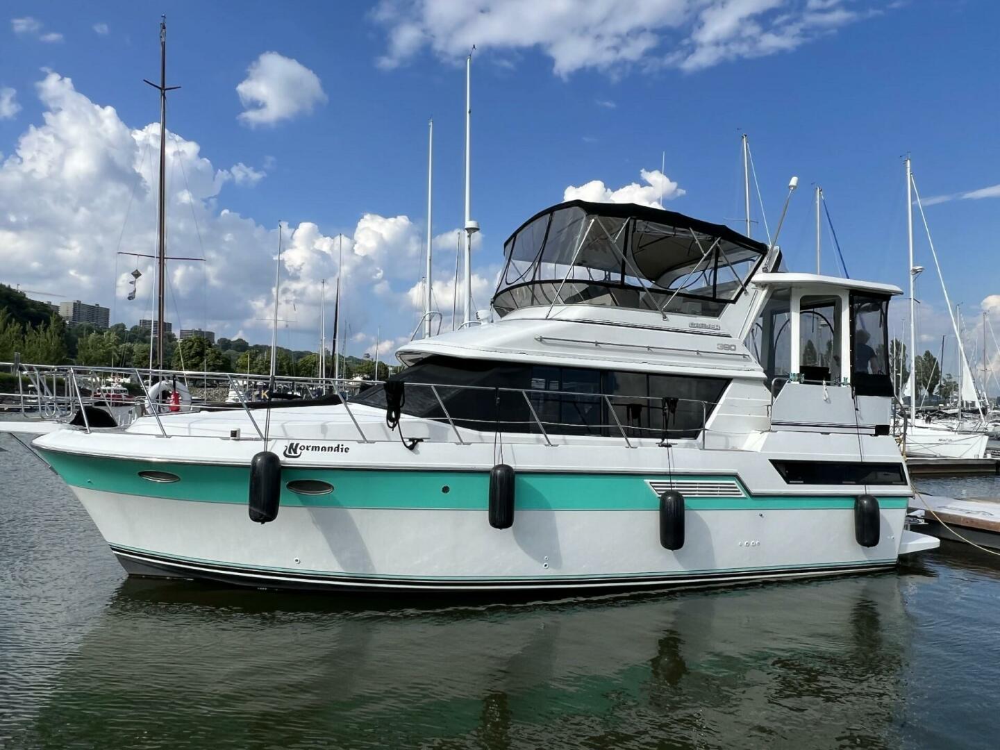 Slide: The Image of Carver 390 Aft Cabin Motoryacht 1993 - 4780911