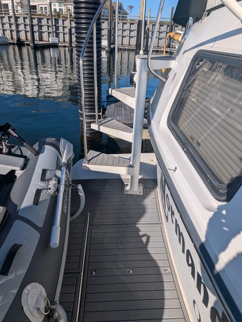 Slide: The Image of Carver 390 Aft Cabin Motoryacht 1993 - 4780845