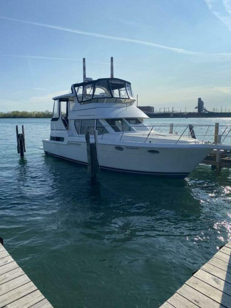 Slide: The Image of Carver 400 Cockpit Motor Yacht 1998 - 4900311