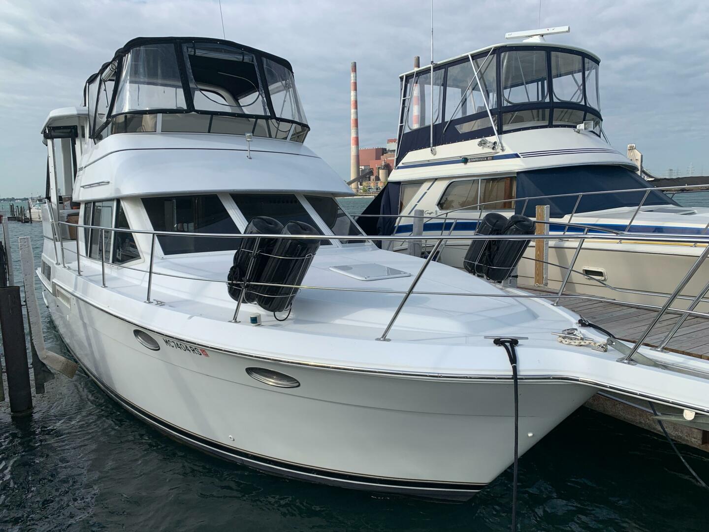 Slide: The Image of Carver 400 Cockpit Motor Yacht 1998 - 4901198