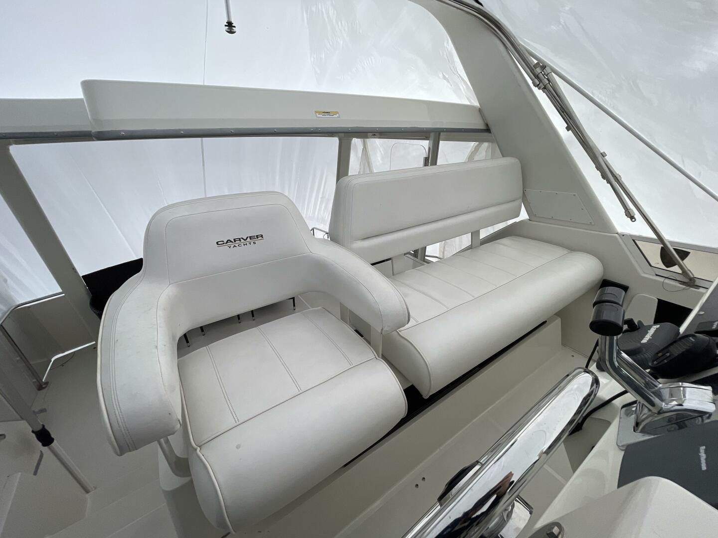 Slide: The Image of Carver 400 Cockpit Motor Yacht 1998 - 4901256
