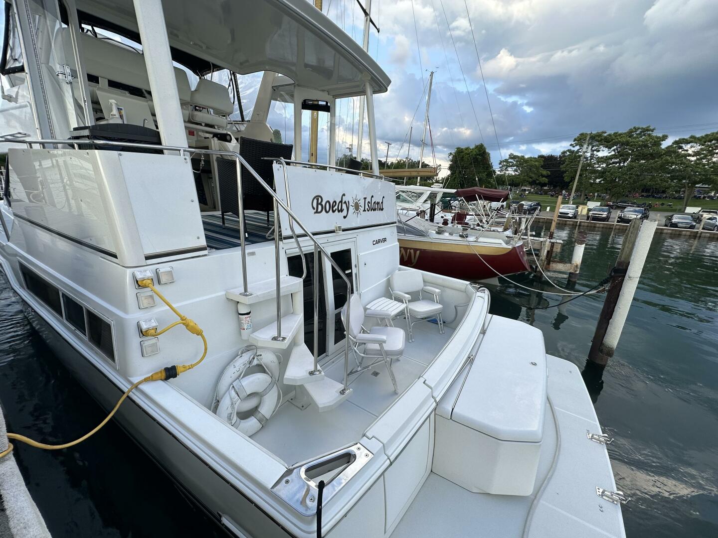 Slide: The Image of Carver 400 Cockpit Motor Yacht 1998 - 4901242