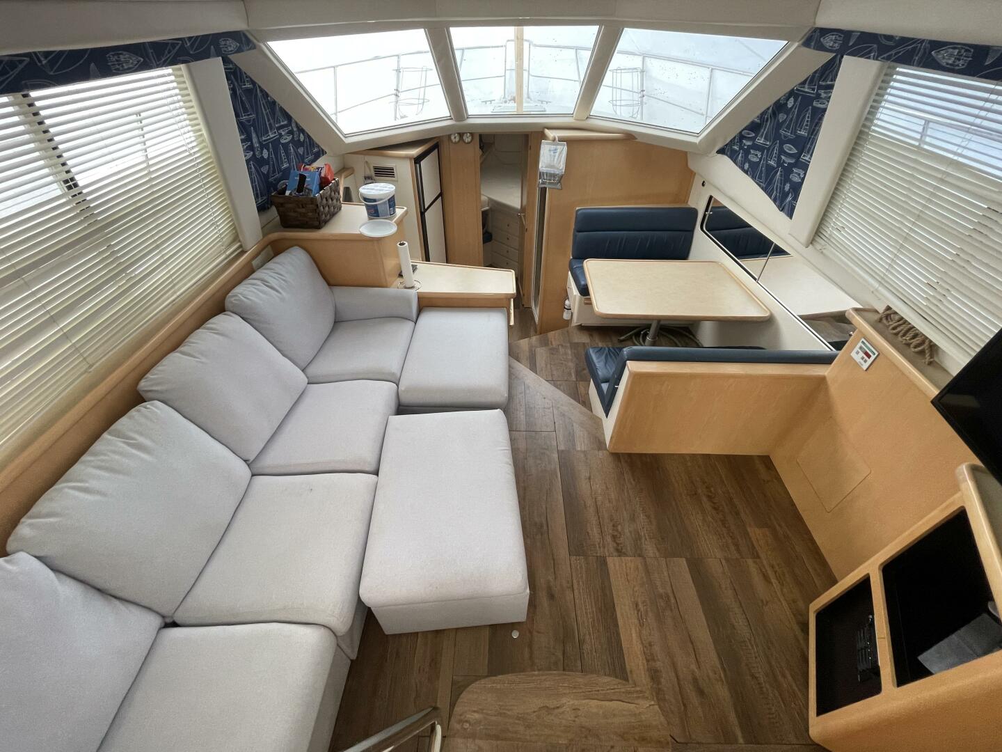 Slide: The Image of Carver 400 Cockpit Motor Yacht 1998 - 4901323