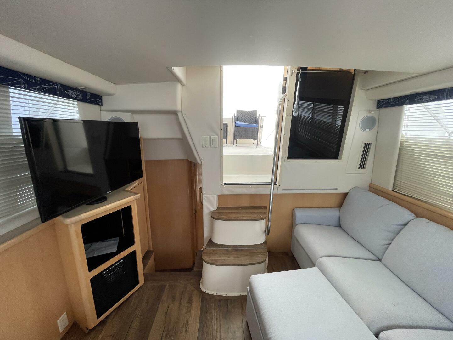 Slide: The Image of Carver 400 Cockpit Motor Yacht 1998 - 4901331