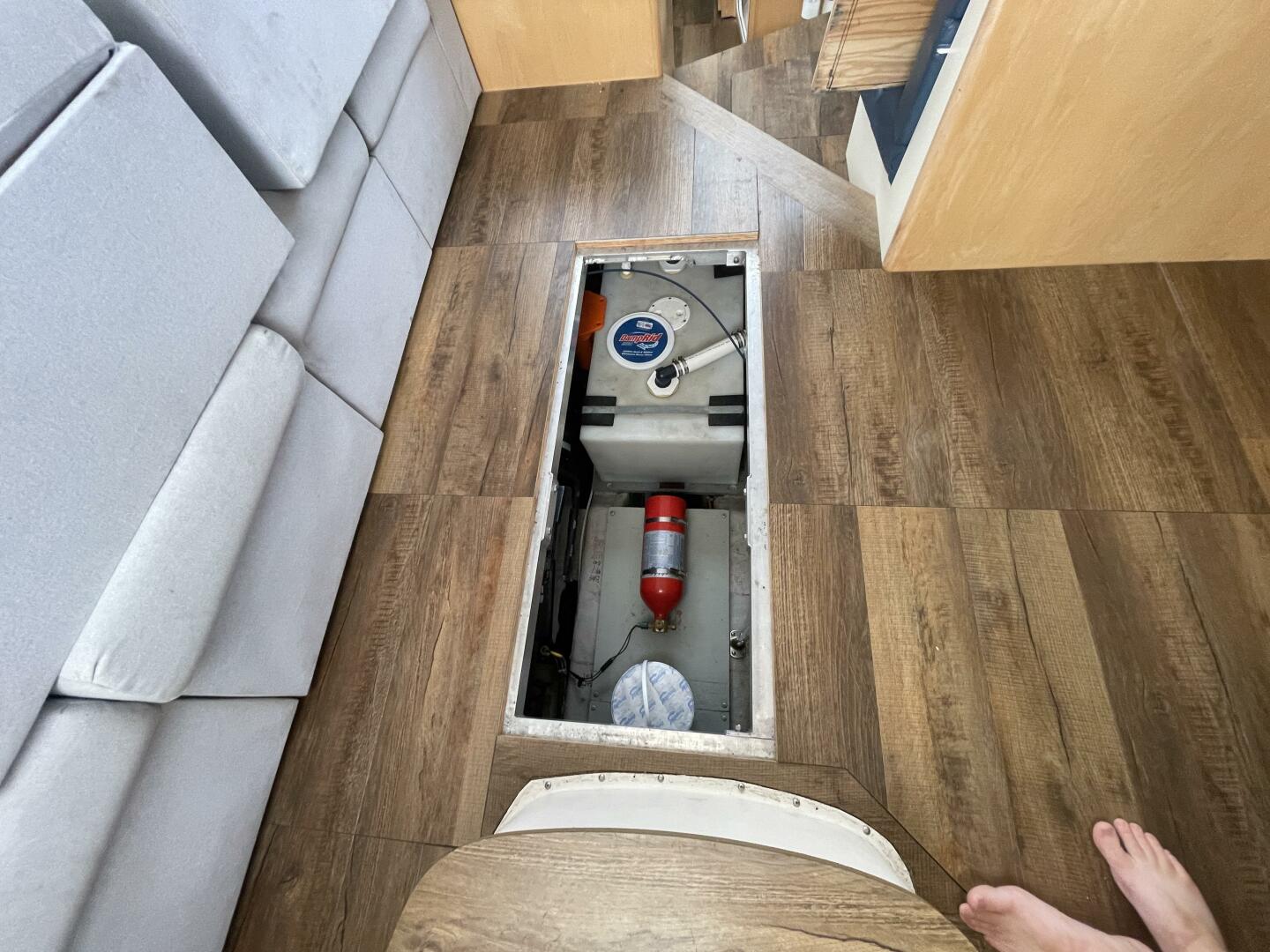 Slide: The Image of Carver 400 Cockpit Motor Yacht 1998 - 4901349