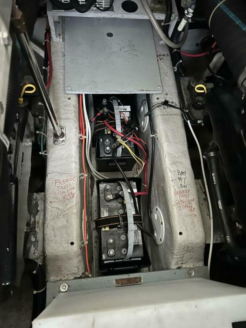 Slide: The Image of Carver 400 Cockpit Motor Yacht 1998 - 4901248