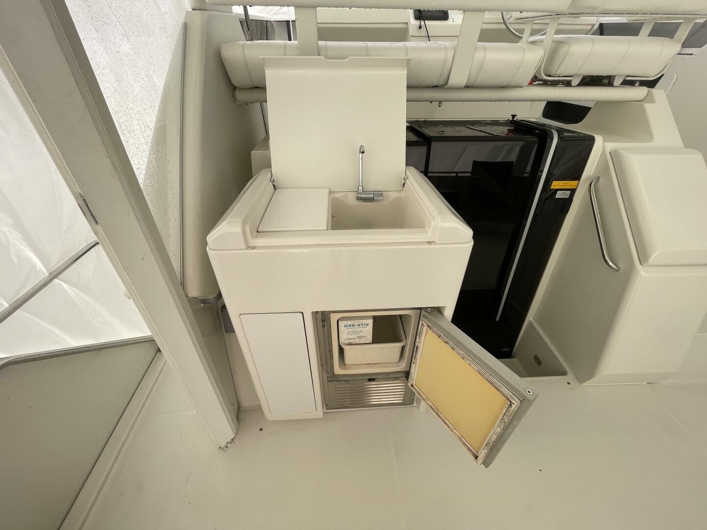 Slide: The Image of Carver 400 Cockpit Motor Yacht 1998 - 4901291