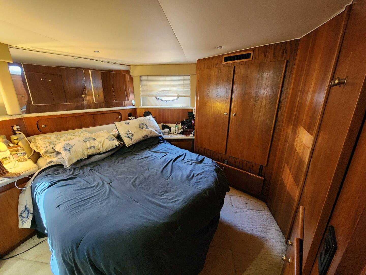 Slide: The Image of Carver 406 Aft Cabin Motor Yacht 2000 - 4996703